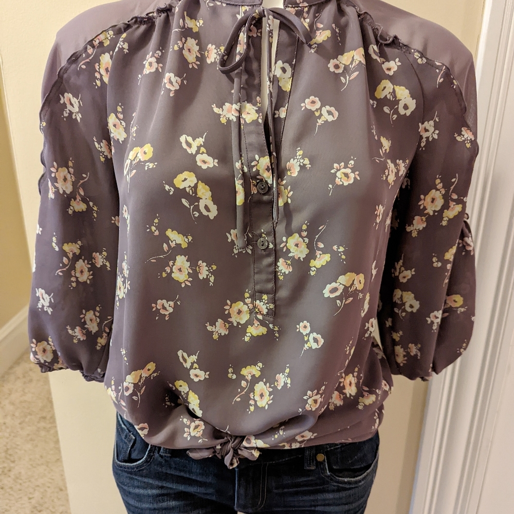 Lauren Conrad purple/gray floral blouse with buttons and tie. Size XS - Picture 6 of 9